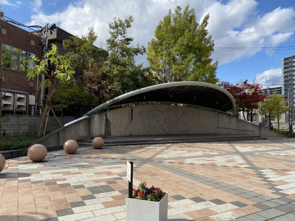 駅前公園