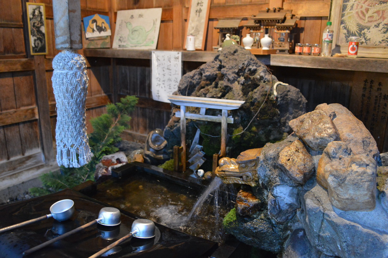 胸肩神社