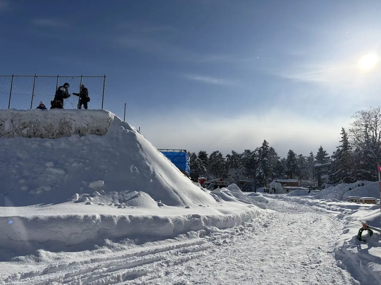 弘前城雪燈籠まつり準備
