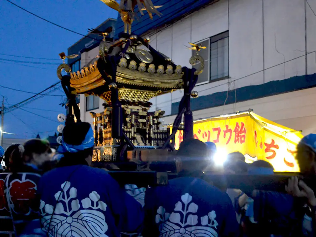 胸肩神社