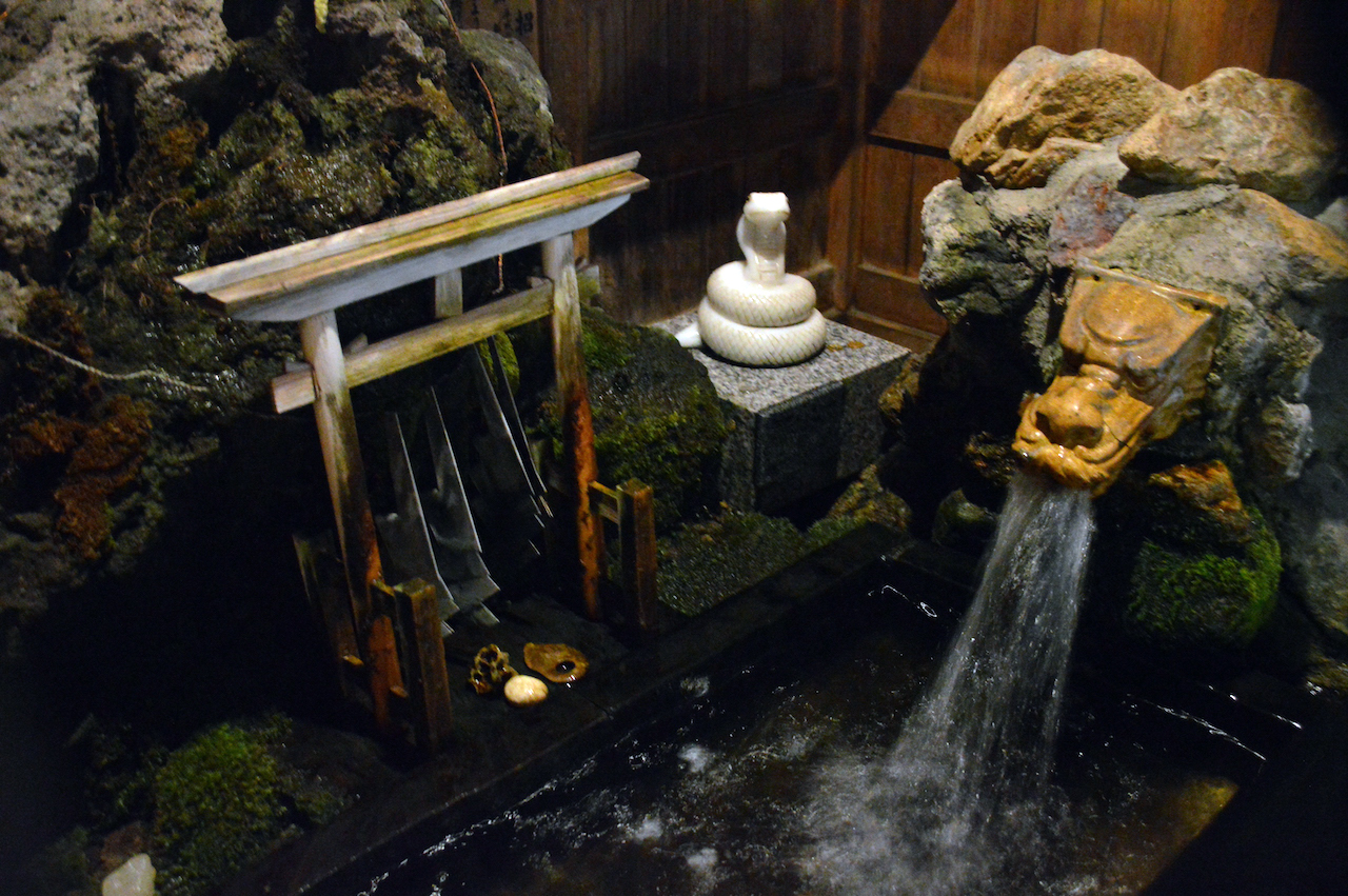 胸肩神社